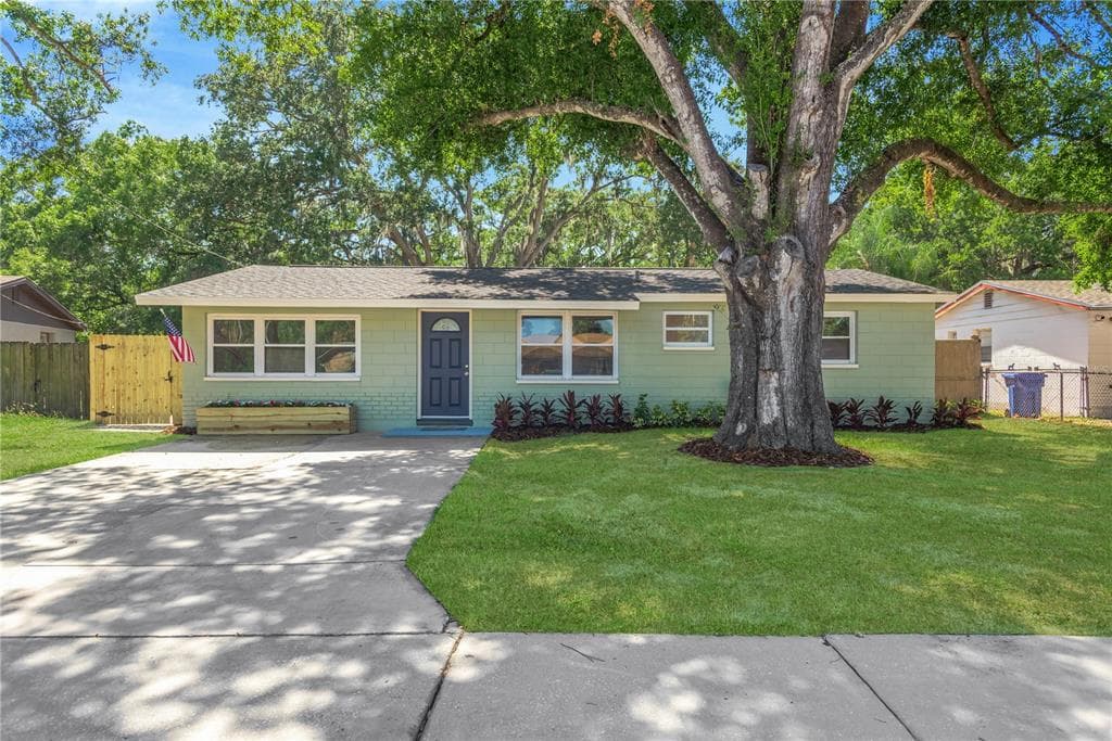 3820 BEECHWOOD BOULEVARD TAMPA, FL 33619
