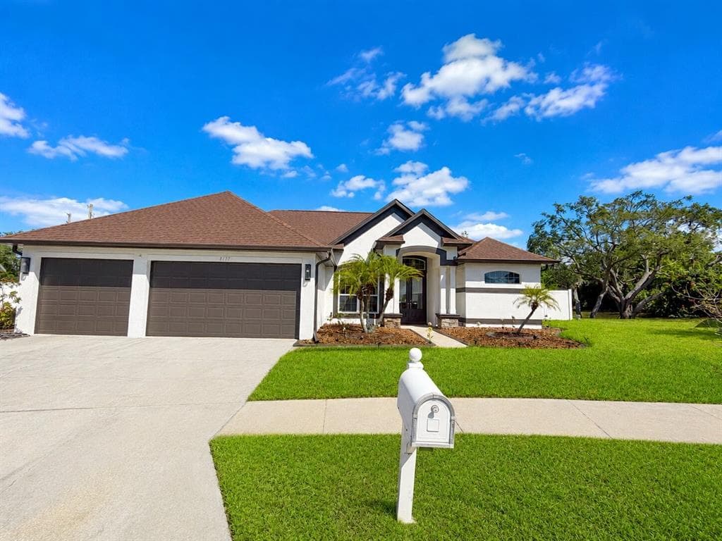 8137 GOLDEN BEAR LOOP PORT RICHEY, FL 34668