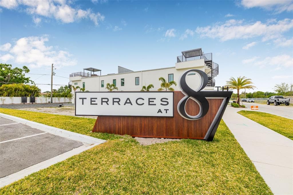 8627 5TH STREET N ST PETERSBURG, FL 33702