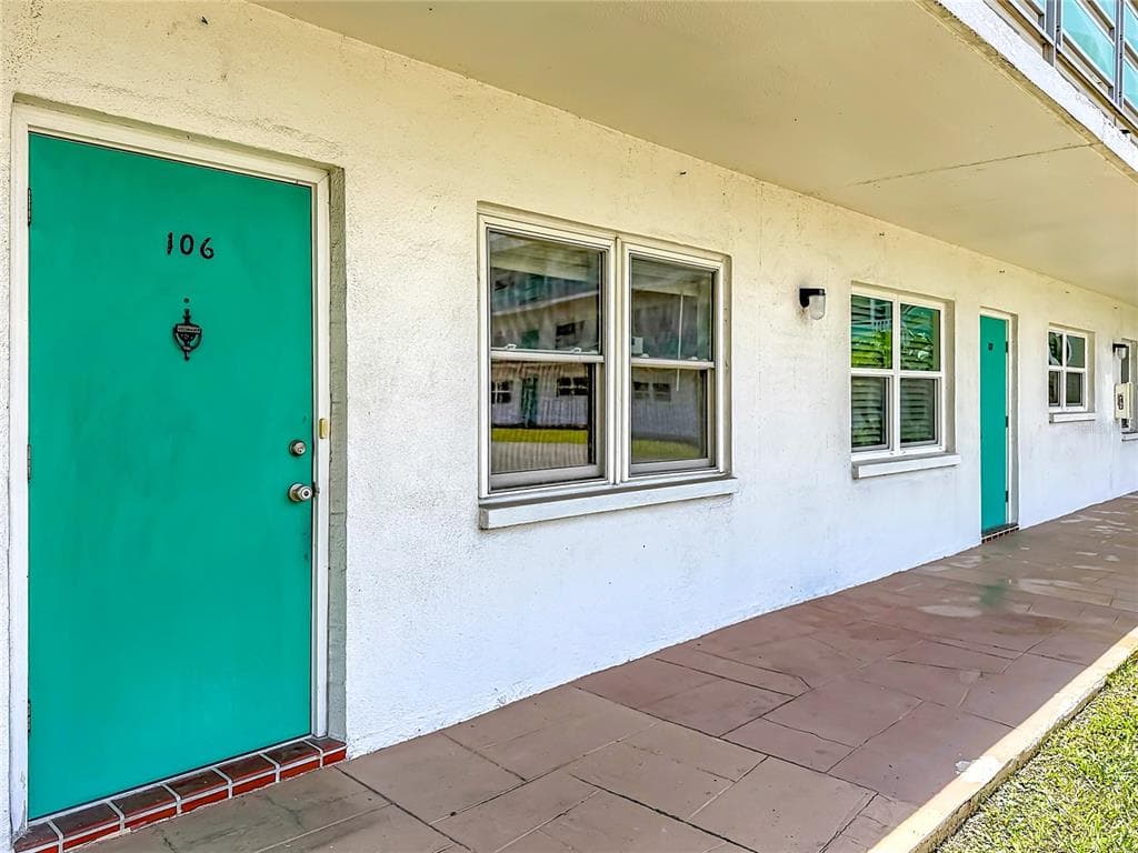 1900 59TH AVENUE N UNIT 106 ST PETERSBURG, FL 33714