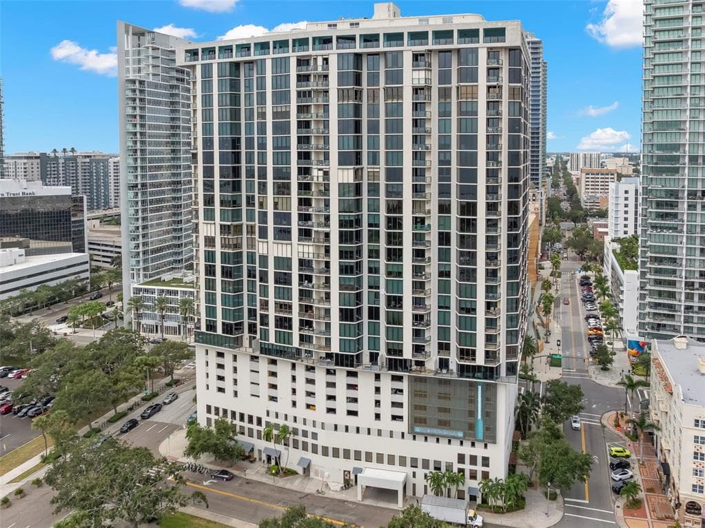 1 BEACH DRIVE SE UNIT 2109 ST PETERSBURG, FL 33701