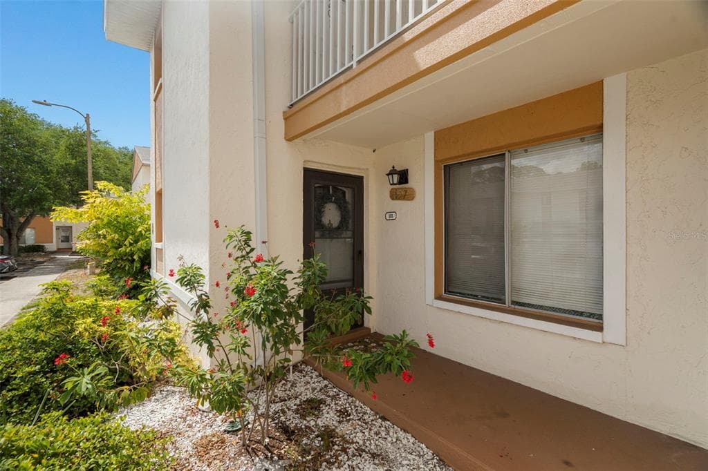 657 99TH AVENUE N UNIT 101 ST PETERSBURG, FL 33702