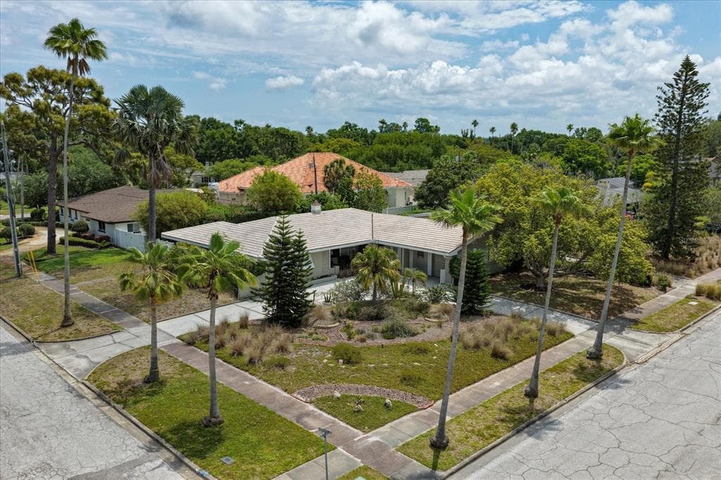 109 PONCE DE LEON BOULEVARD BELLEAIR, FL 33756
