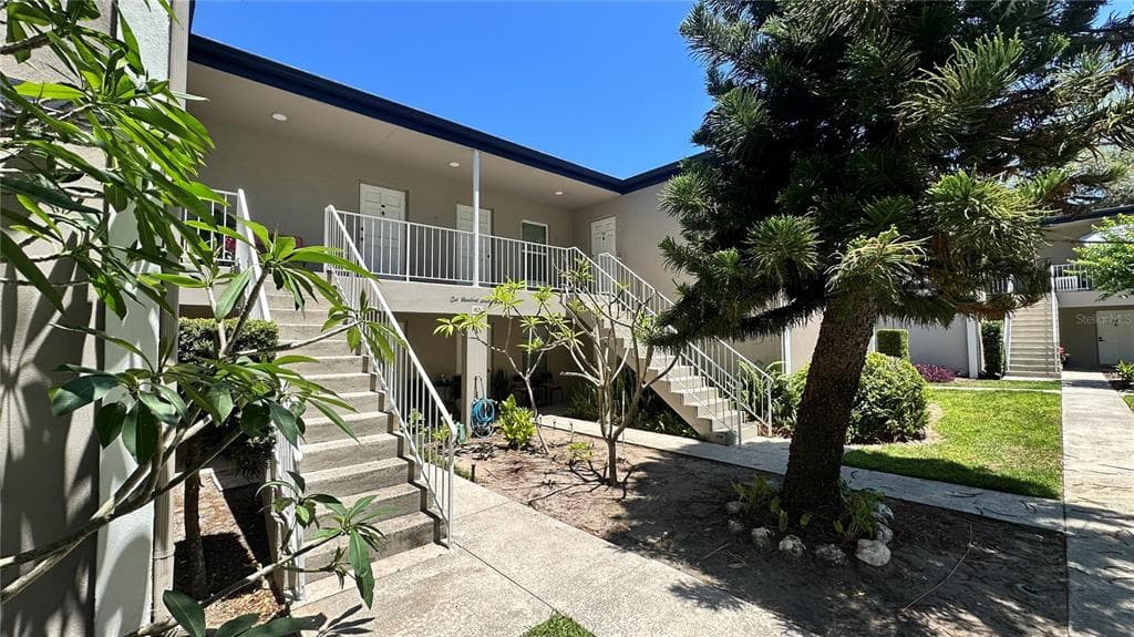 165 PICARDY VILLA CIRCLE UNIT 202 BRANDON, FL 33510