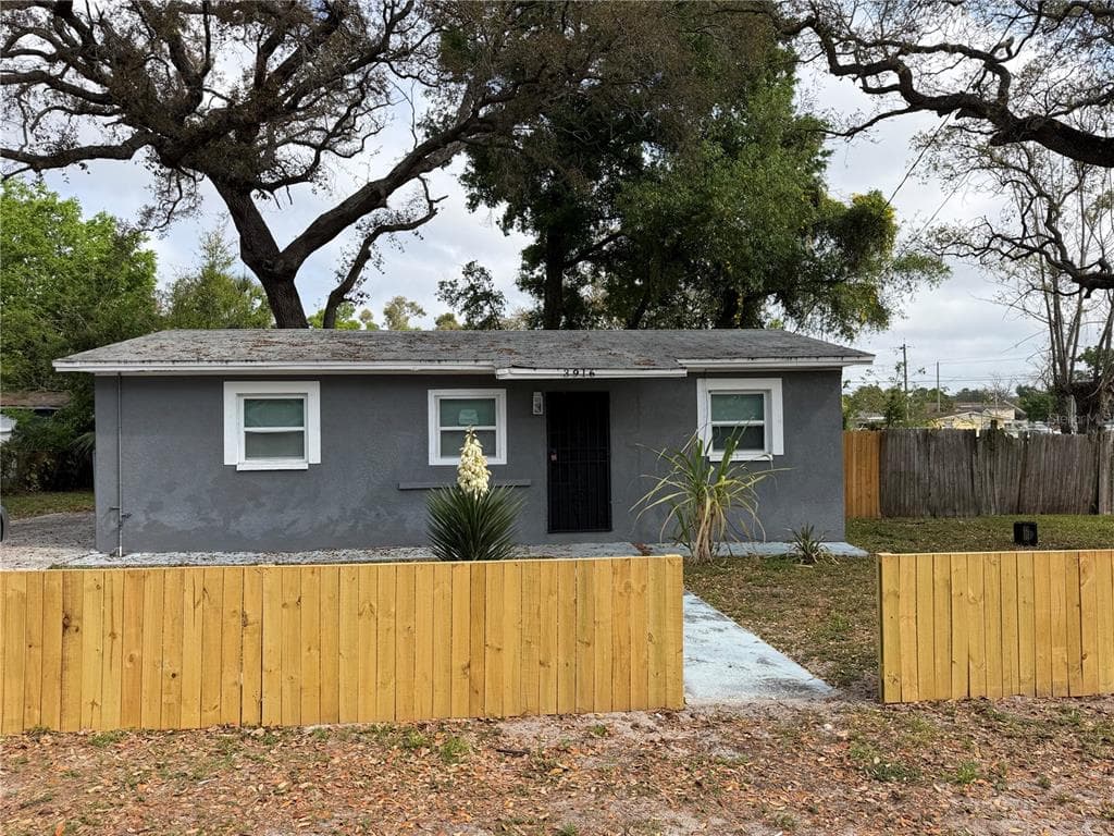 3916 E GENESEE STREET TAMPA, FL 33610