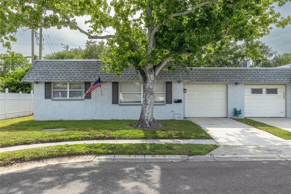 1401 CARA DRIVE UNIT 1401 LARGO, FL 33771