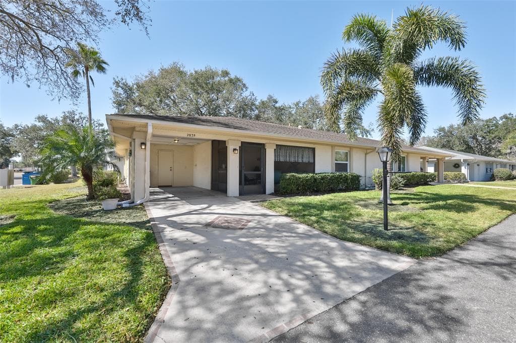 2035 HAMPSTEAD CIRCLE SUN CITY CENTER, FL 33573