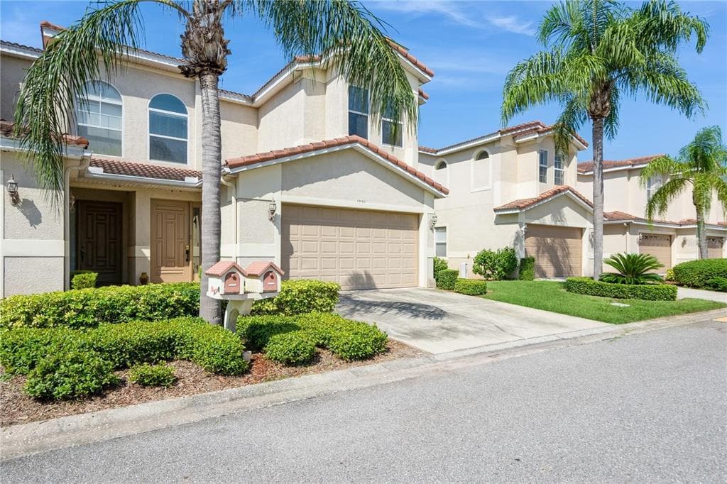 10422 LA MIRAGE COURT TAMPA, FL 33615