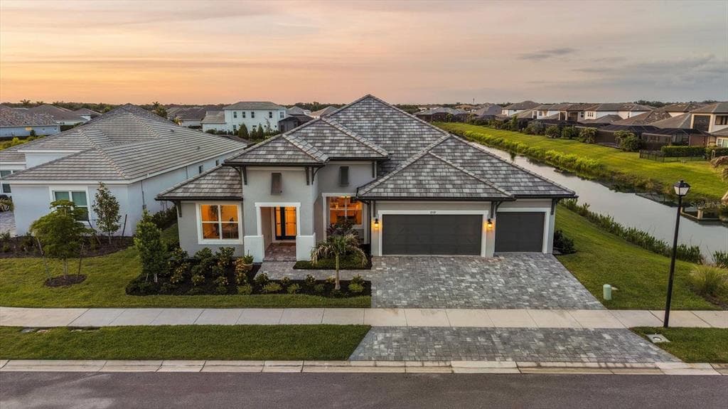 8532 BEECHLAKE COURT SARASOTA, FL 34240