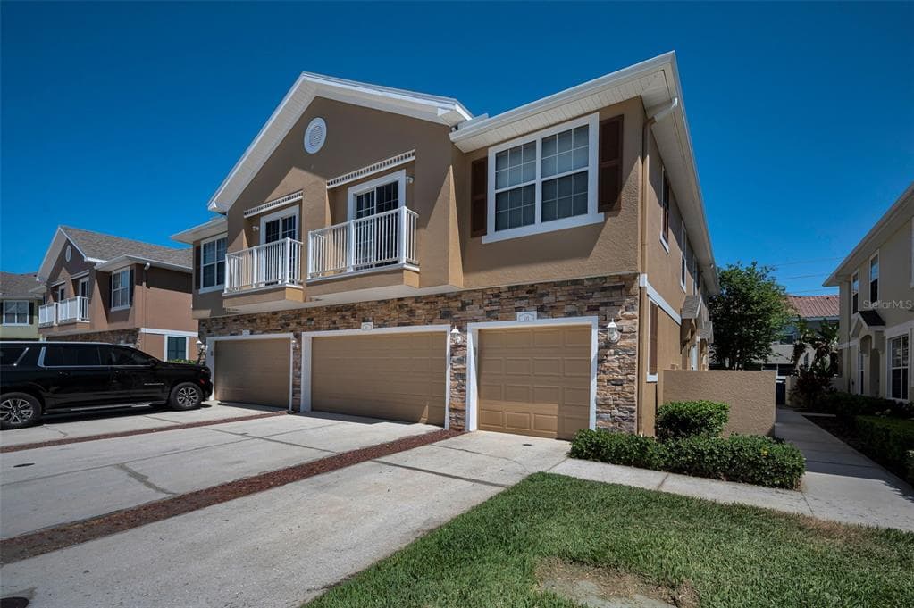 617 52ND AVENUE N ST PETERSBURG, FL 33703