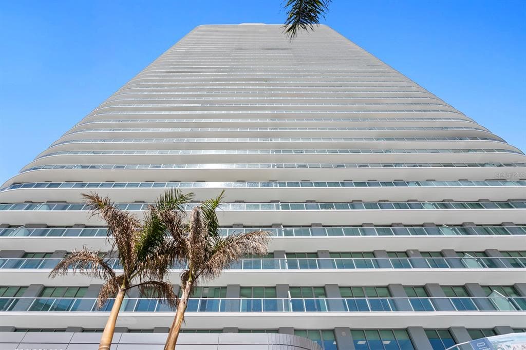 400 CENTRAL AVENUE UNIT 1704