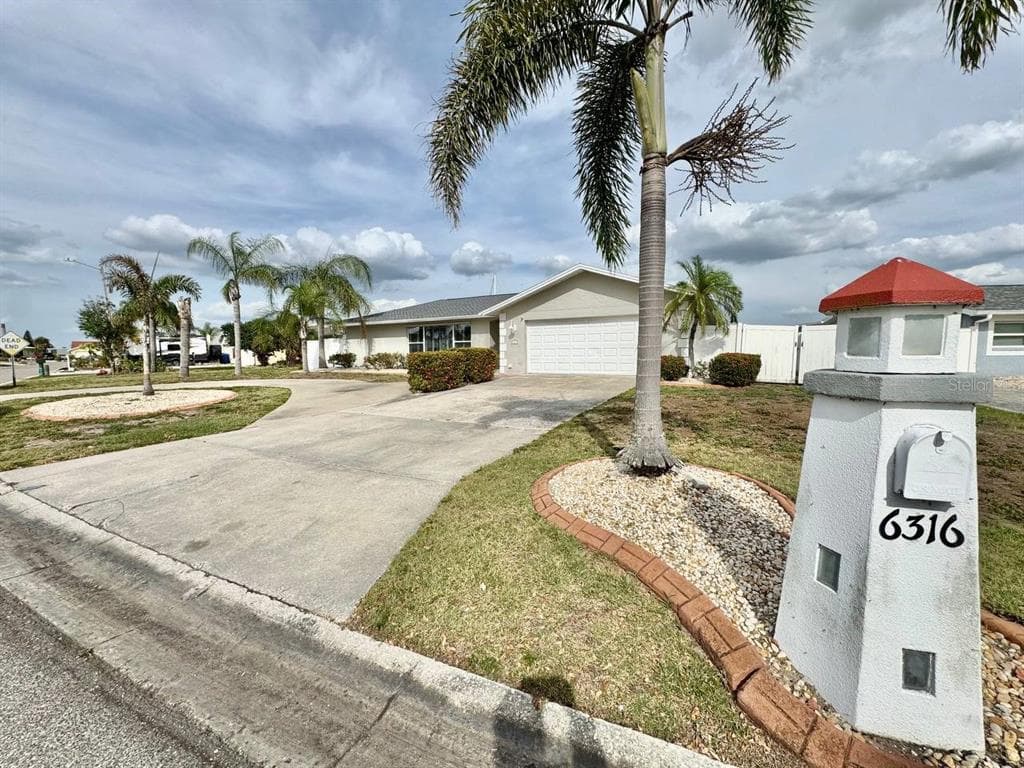 6316 LAKE SUNRISE DRIVE APOLLO BEACH, FL 33572