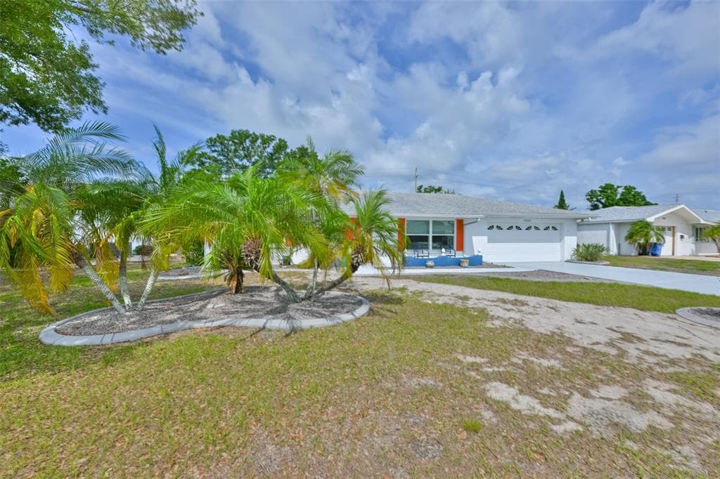1222 W DEL WEBB BOULEVARD SUN CITY CENTER, FL 33573