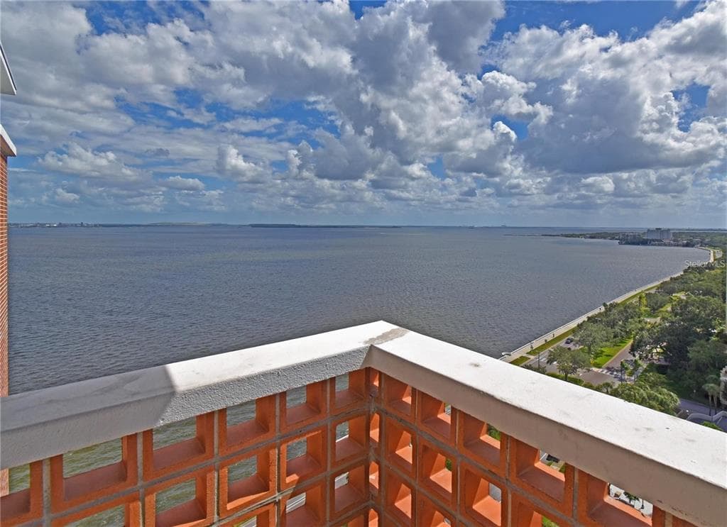 4015 BAYSHORE BOULEVARD UNIT 17F TAMPA, FL 33611