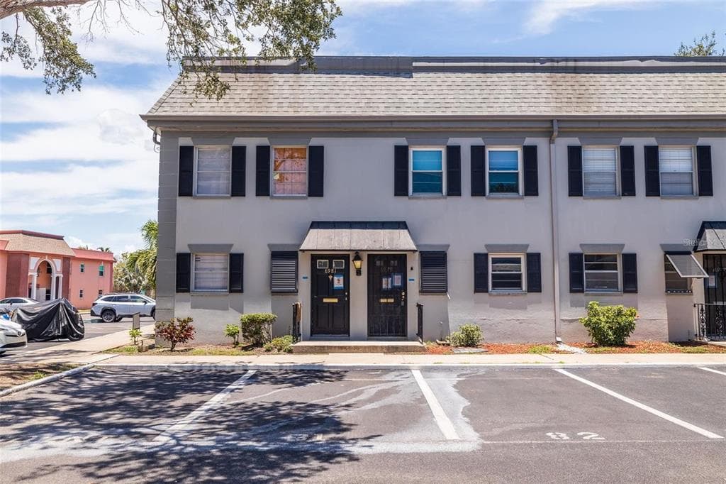 6979 PLACE DE LA PAIX UNIT 6979 SOUTH PASADENA, FL 33707