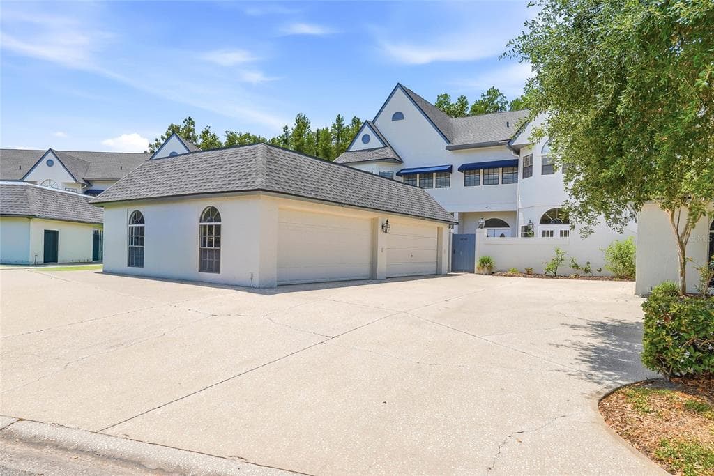 18740 WIMBLEDON CIRCLE LUTZ, FL 33558