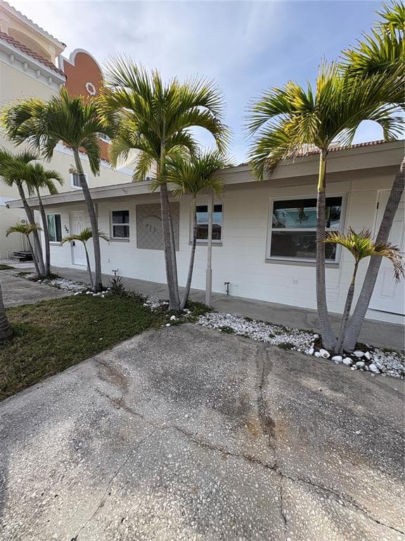 152 175TH TERRACE DRIVE E UNIT B REDINGTON SHORES, FL 33708