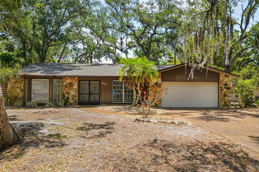 2749 GREENDALE DRIVE SARASOTA, FL 34232