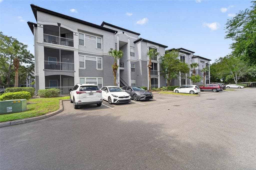 5611 LEGACY CRESCENT PLACE UNIT 304 RIVERVIEW, FL 33578