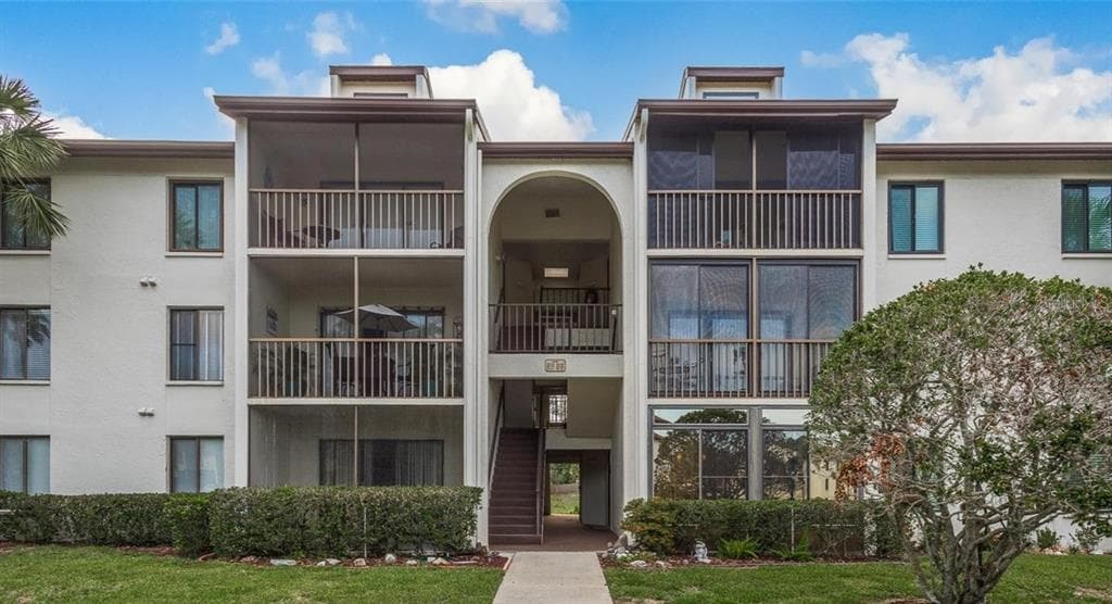 1871 PINE RIDGE WAY W UNIT 2E PALM HARBOR, FL 34684