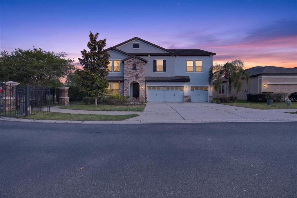 1389 HERITAGE LANDINGS DRIVE LAKELAND, FL 33805