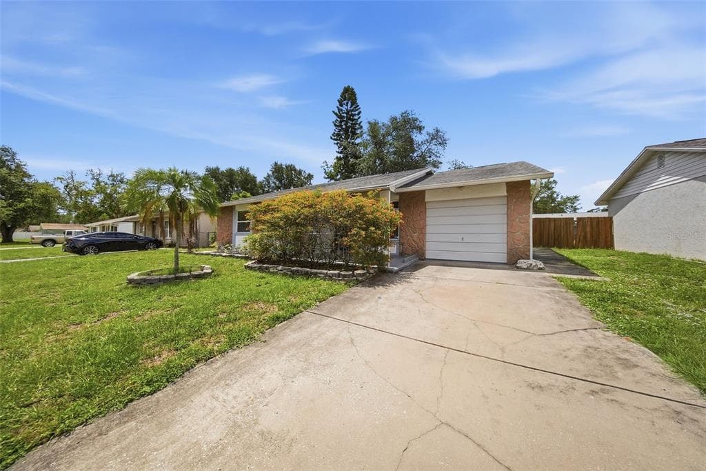 7976 SHADOW RUN DRIVE LARGO, FL 33773