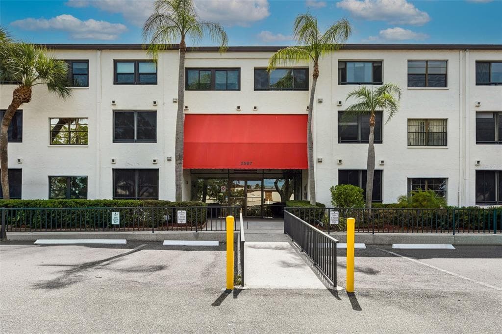 2587 COUNTRYSIDE BOULEVARD UNIT 6313 CLEARWATER, FL 33761