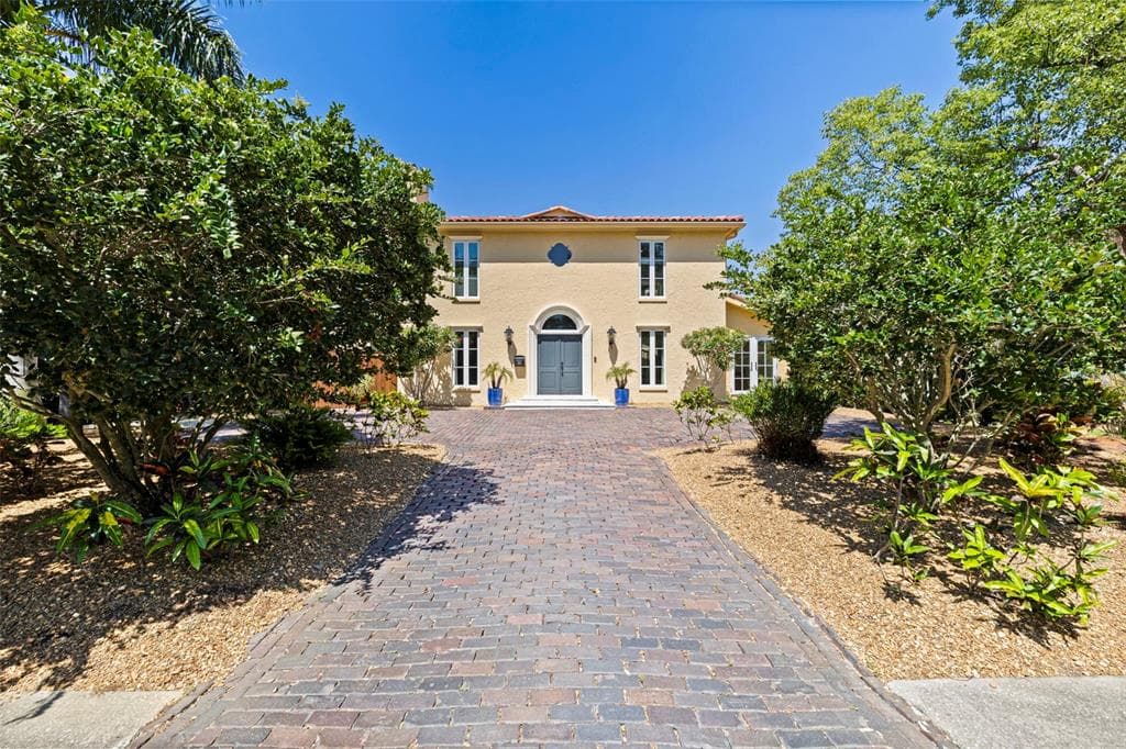 1101 JUNGLE AVENUE N ST PETERSBURG, FL 33710