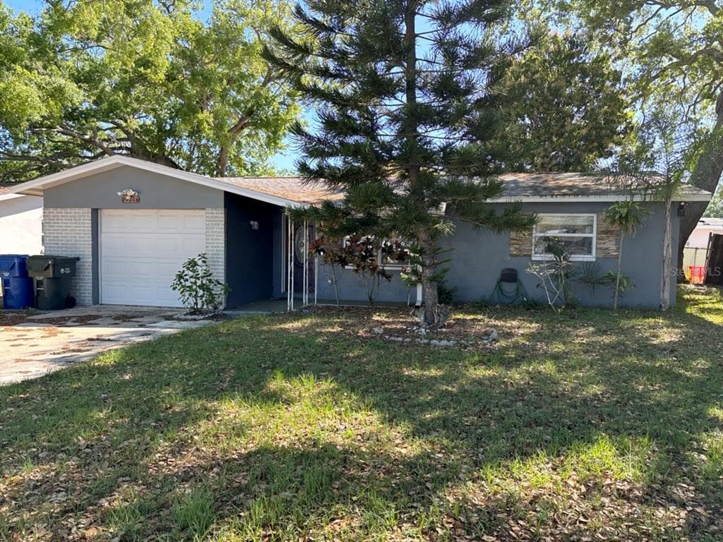 2203 GLADYS STREET LARGO, FL 33774