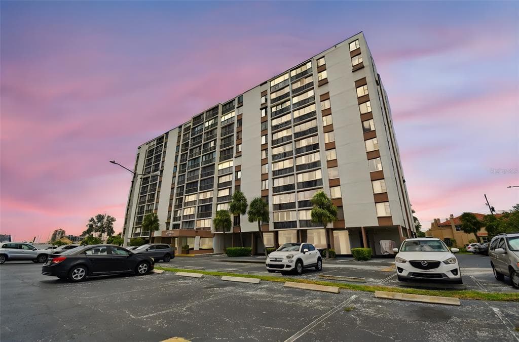 255 DOLPHIN POINT UNIT 207
