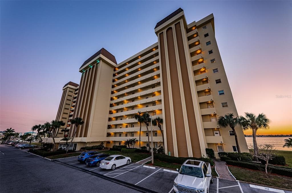 4525 COVE CIRCLE UNIT 1207 ST PETERSBURG, FL 33708