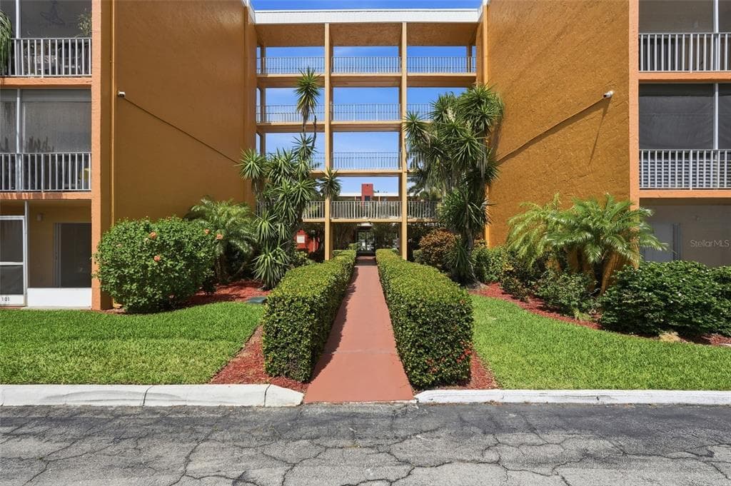 2366 E MALL DRIVE UNIT 403 FORT MYERS, FL 33901