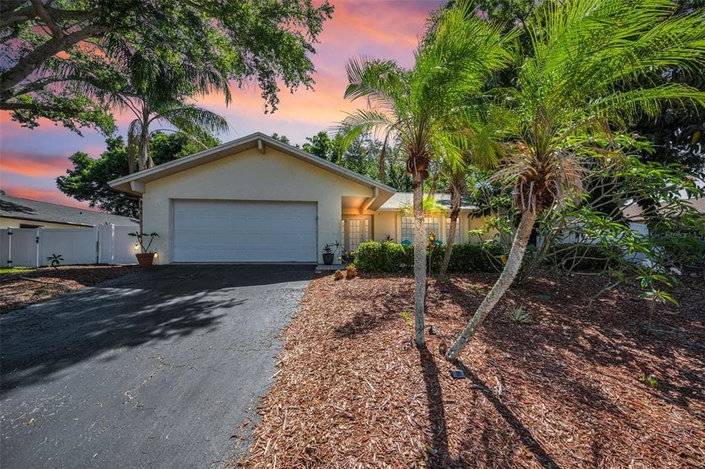 520 SANDY HOOK ROAD PALM HARBOR, FL 34683