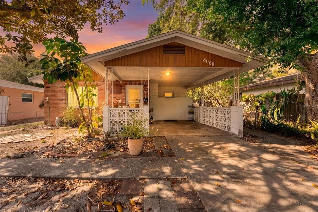 8068 30TH AVENUE N ST PETERSBURG, FL 33710