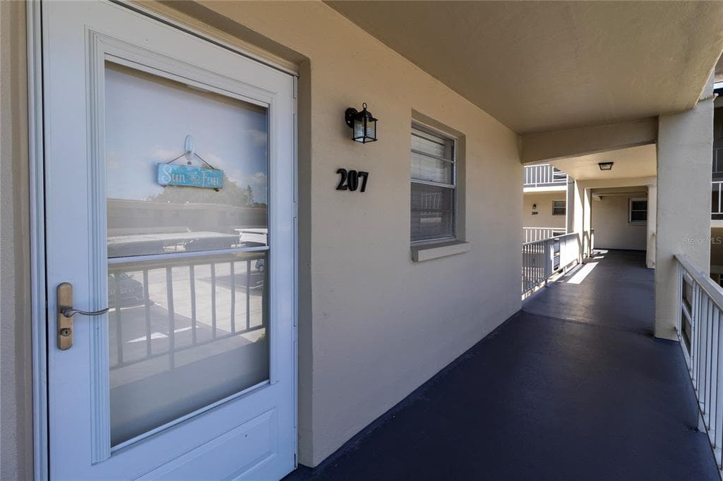 9940 47TH AVENUE N UNIT 207 ST PETERSBURG, FL 33708