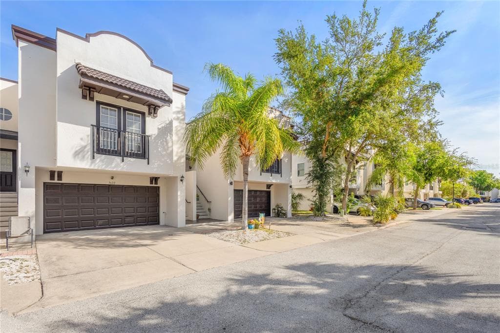 3633 BAY HEIGHTS WAY TAMPA, FL 33611