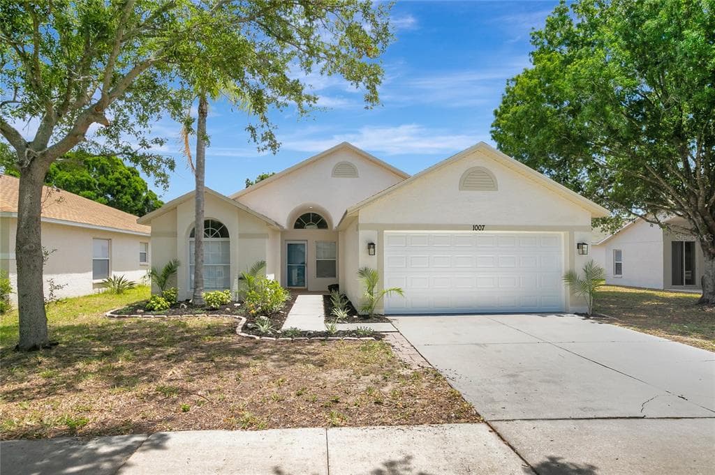 1007 CRISTELLE JEAN DRIVE RUSKIN, FL 33570