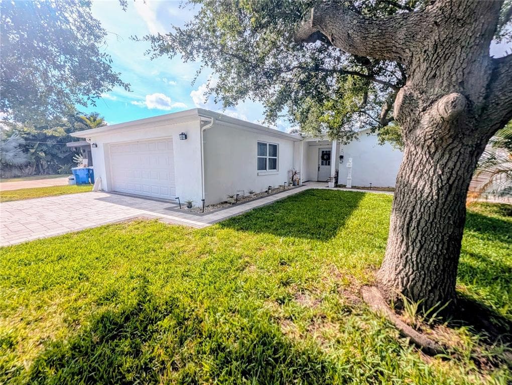 1549 DELAWARE AVENUE NE ST PETERSBURG, FL 33703