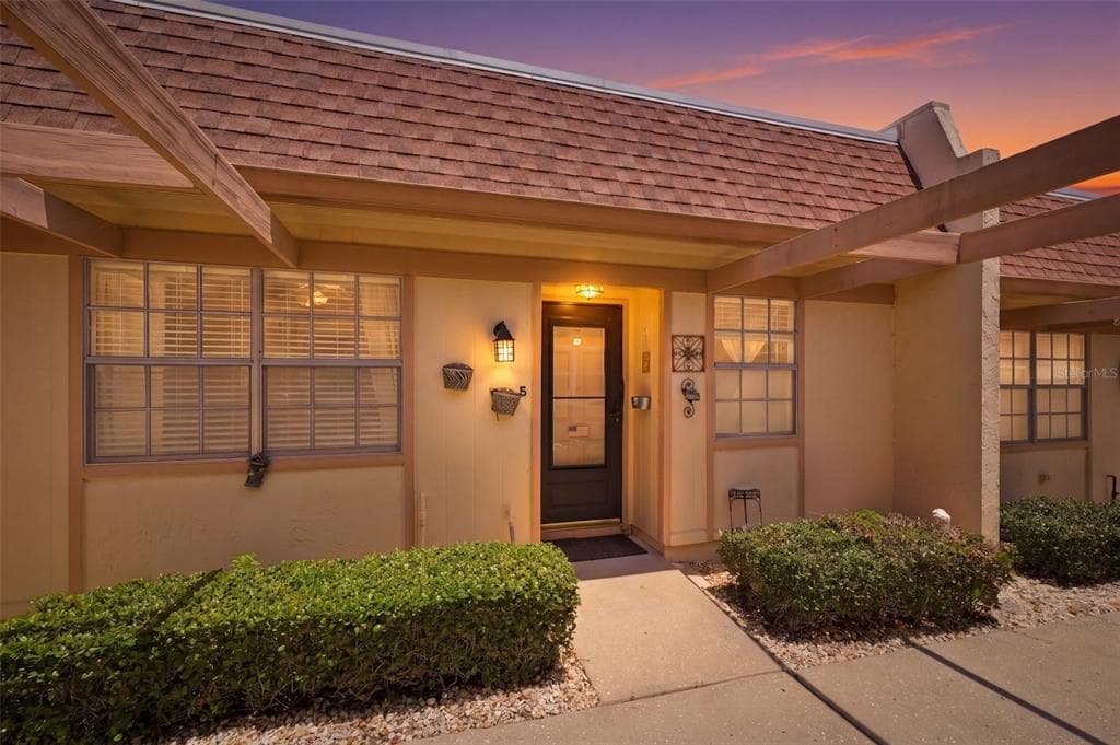 11210 CARRIAGE HILL DRIVE UNIT 5 PORT RICHEY, FL 34668