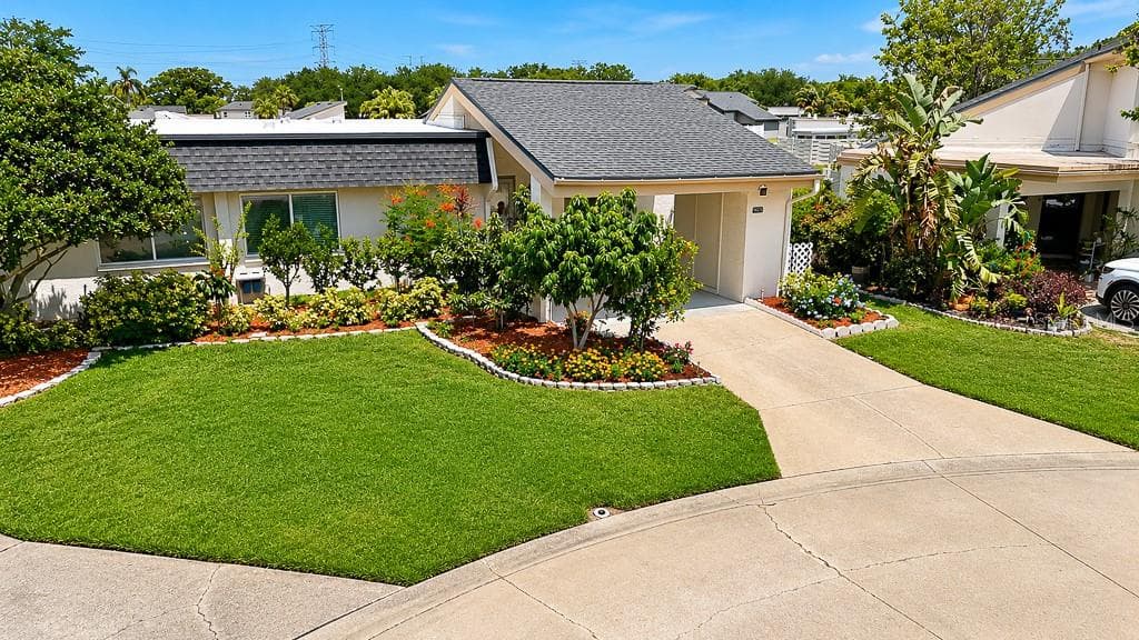2588 FOREST RUN COURT CLEARWATER, FL 33761