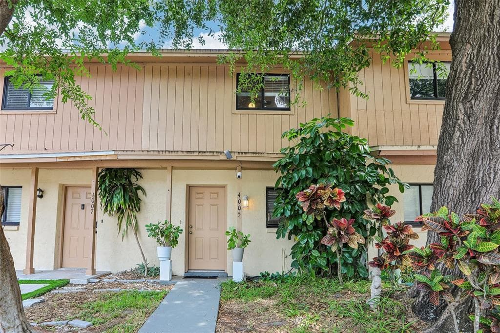 4005 OAK LIMB COURT TAMPA, FL 33614