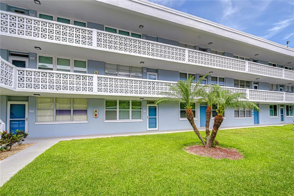 4720 LOCUST STREET NE UNIT 118 ST PETERSBURG, FL 33703