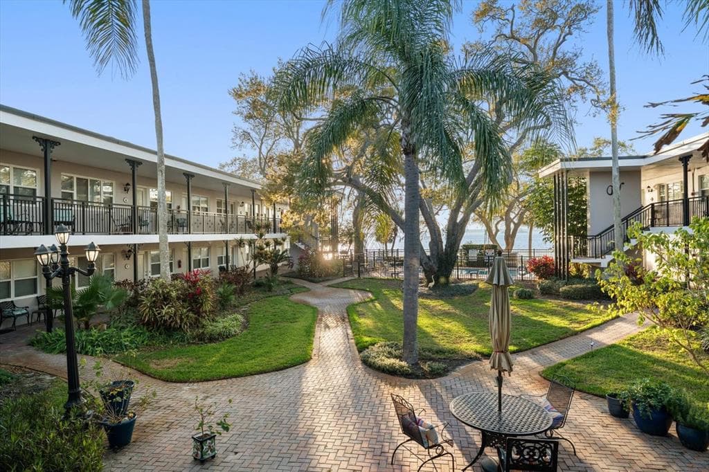 1101 VICTORIA DRIVE UNIT 7
