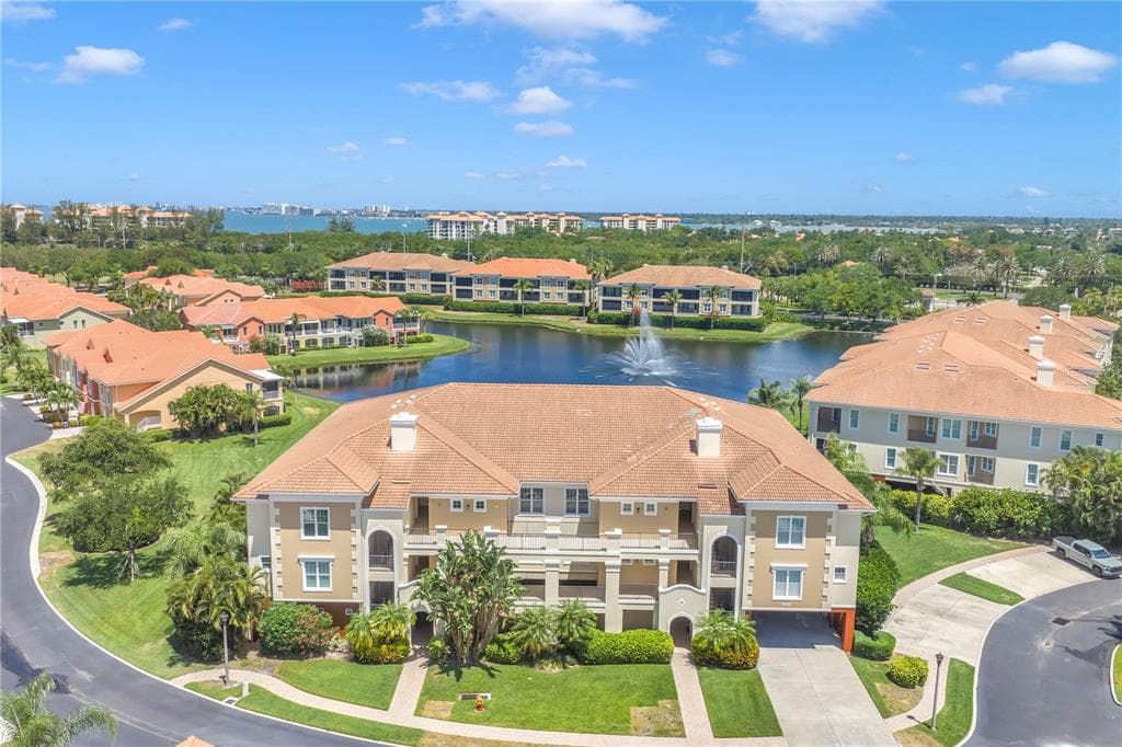 10 FRANKLIN COURT S UNIT 63D ST PETERSBURG, FL 33711