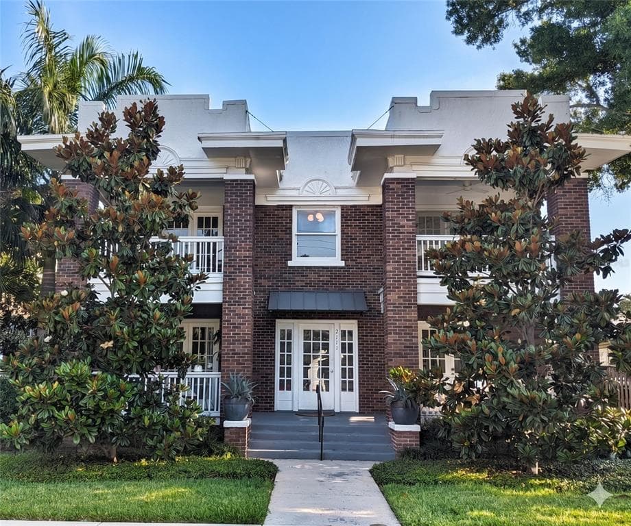 2111 W SOUTHVIEW AVENUE UNIT D TAMPA, FL 33606