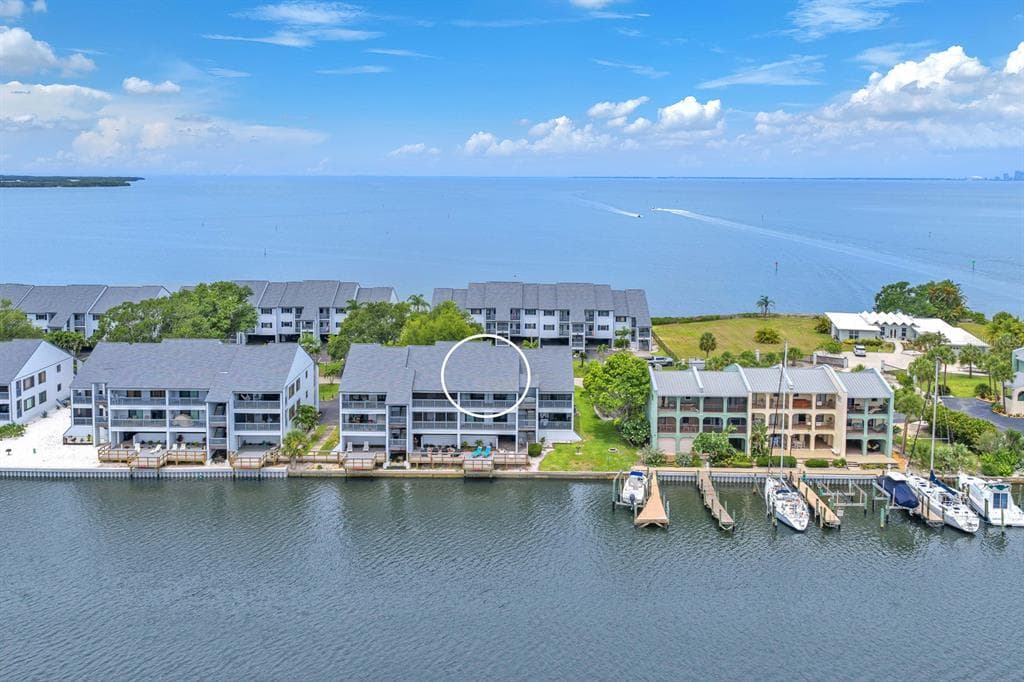 821 BAHIA DEL SOL DRIVE UNIT B RUSKIN, FL 33570