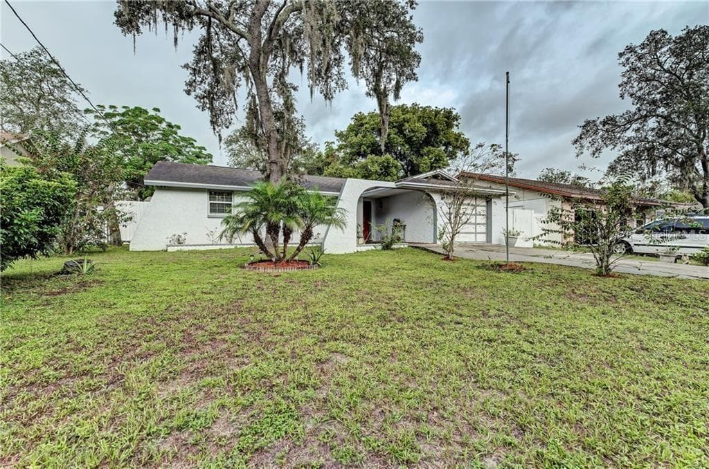 9816 N CONNECHUSETT ROAD TAMPA, FL 33617