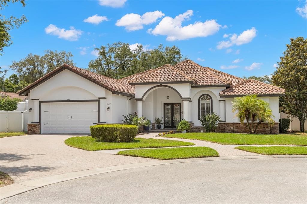 1502 RIVER COURT