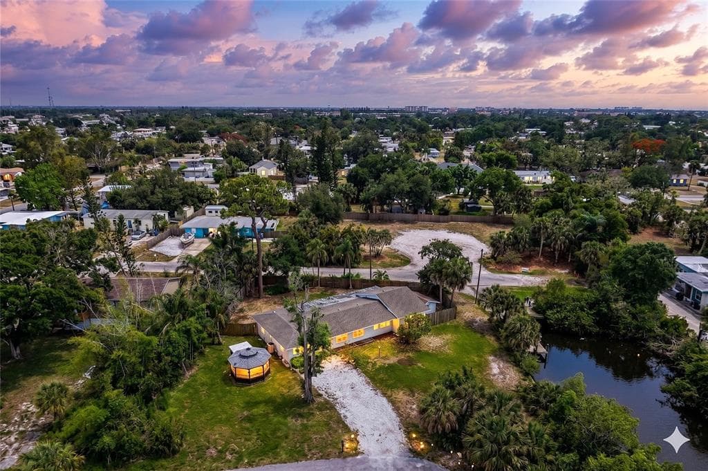 807 LUCILLE AVENUE NOKOMIS, FL 34275