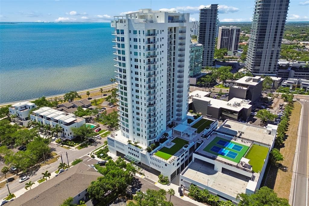 2910 W BARCELONA STREET UNIT 902 TAMPA, FL 33629